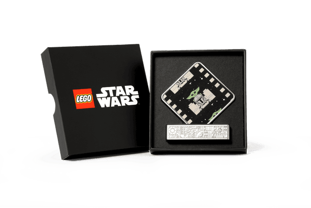 LEGO 5010320 Ozdoba z Mandalorianinem i Grogu