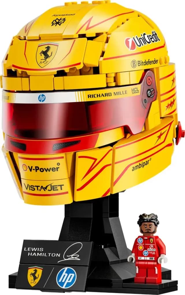 lego-43022-1-scuderia-ferrari-hp-lewis-hamilton-helmet.webp