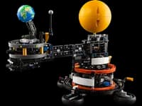 LEGO 42179 Planeta Ziemia i Księżyc na orbicie