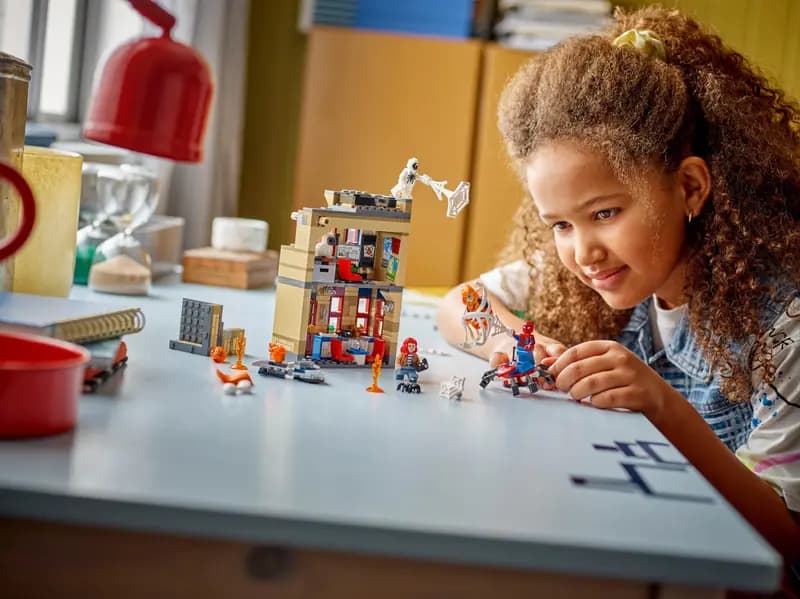 LEGO 76317 Mieszkanie Petera Parkera
